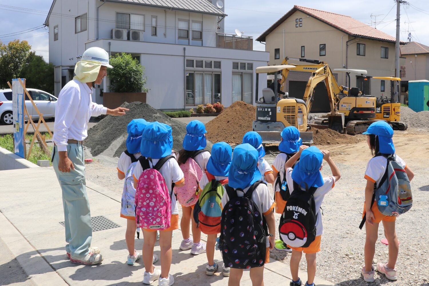 近隣の園児が工事の様子を見学にくることも