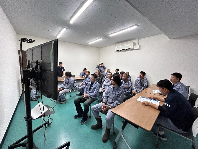 各職場で業務に関する 様々な勉強会を開催しています