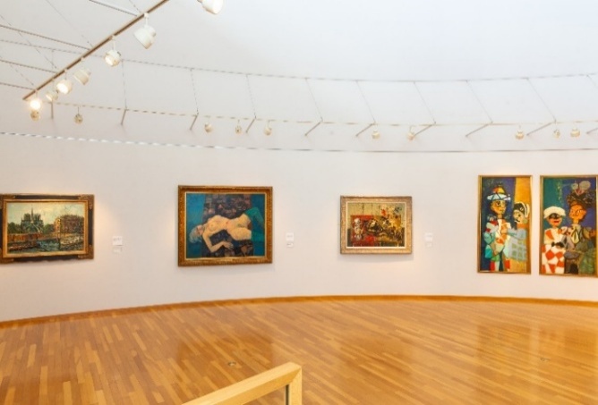 地域社会への貢献を目的に「なかた美術館」 を運営しています。