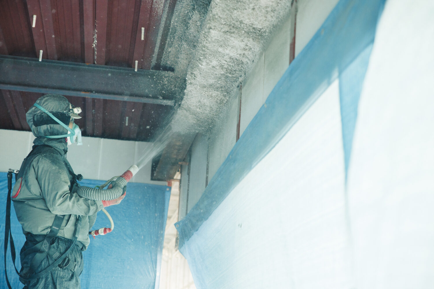 【建材工事】<br />
専門性の高い多彩な施工を担当