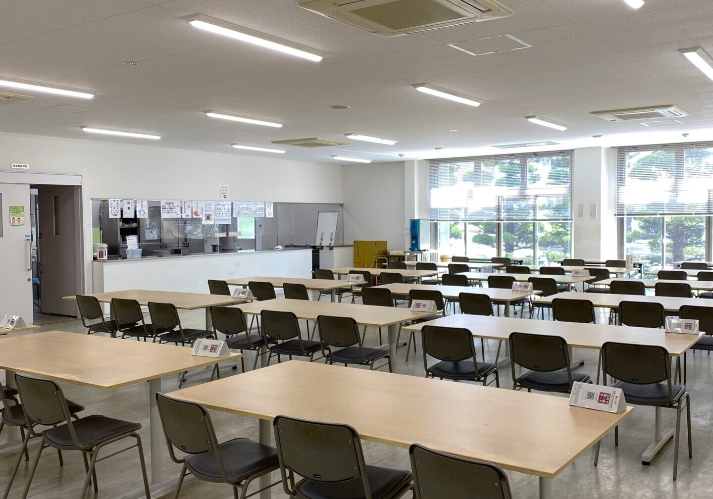 食堂、売店もあります。