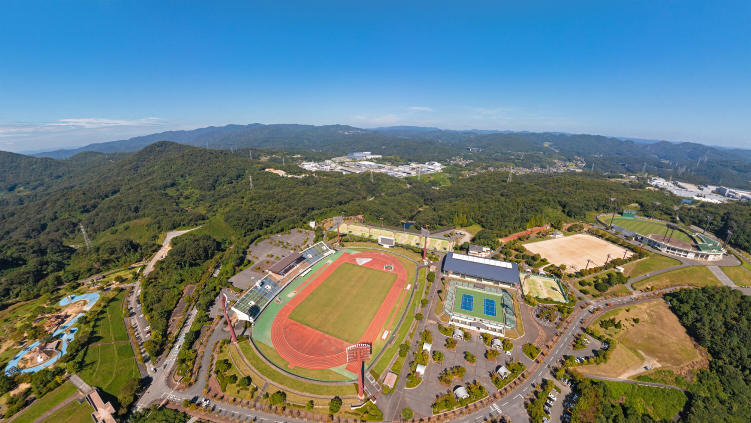 びんご運動公園の愛称は「こざかなくんスポーツパークびんご」