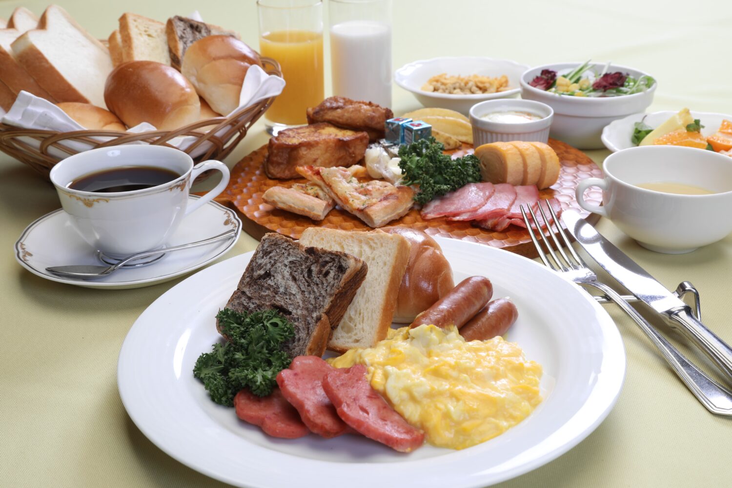 レストランでは朝食・ランチ・ディナー営業を行っています。