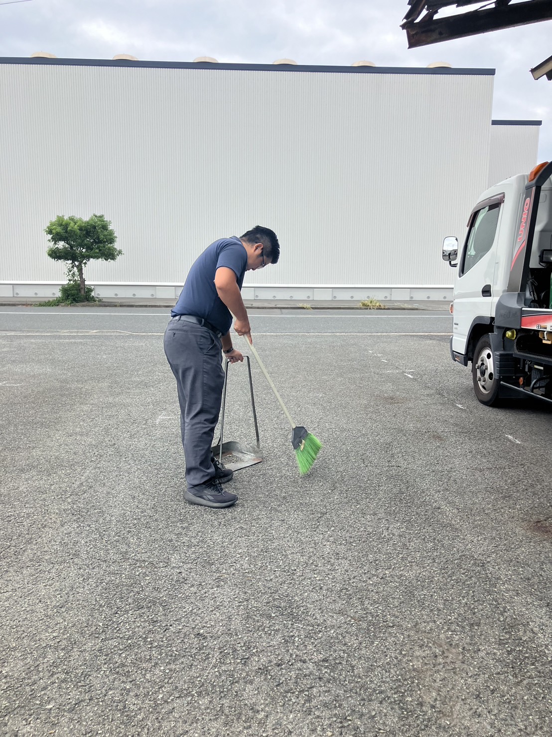 一日の始まりは清掃作業から