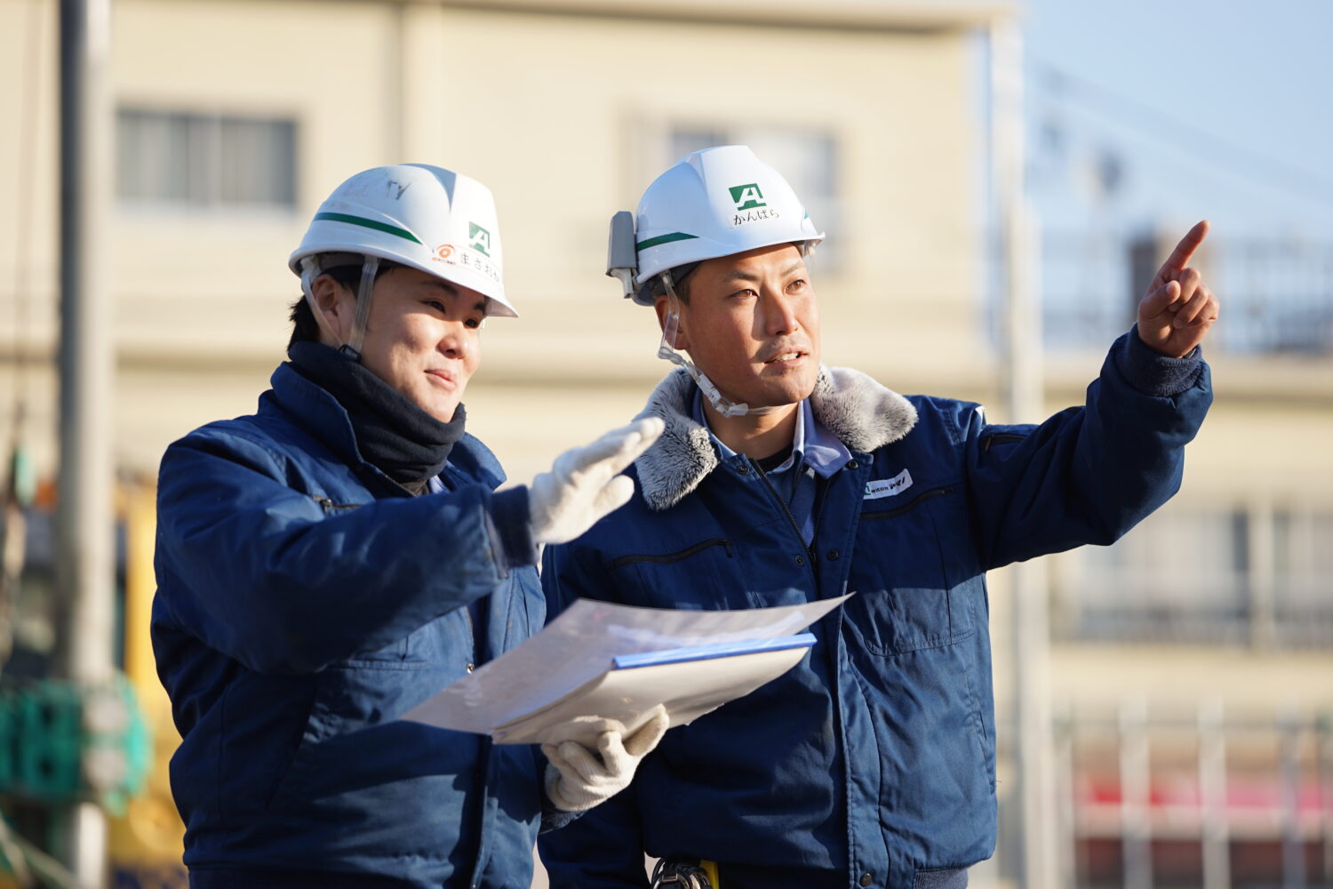 先輩社員がマンツーマン で指導を行っています。