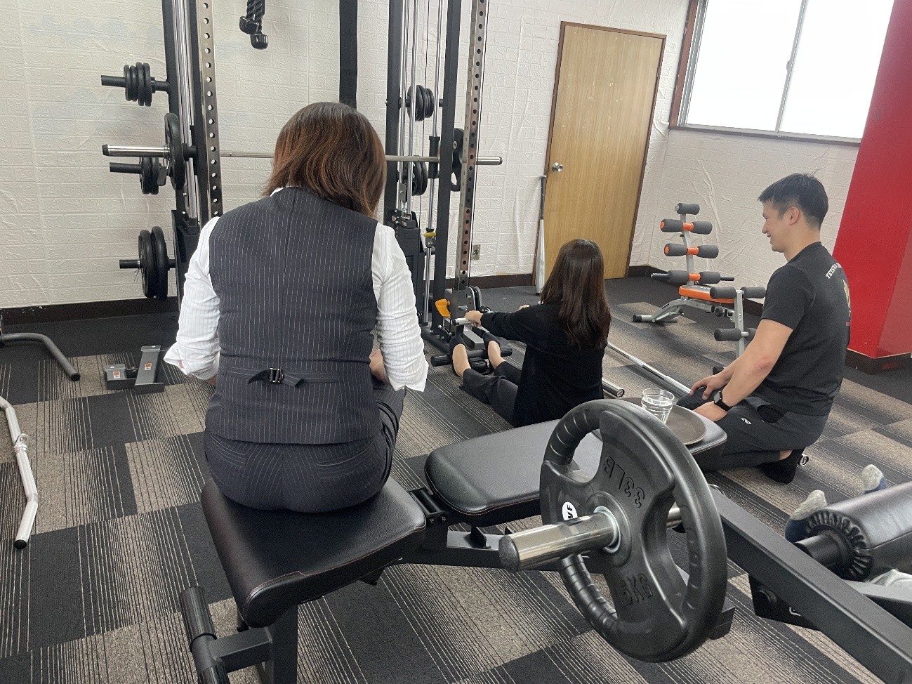 充実の福利厚生その２!社員無料開放の筋トレルーム!<br />
ダイエットや筋トレ使いたい放題なので沢山使ってください!