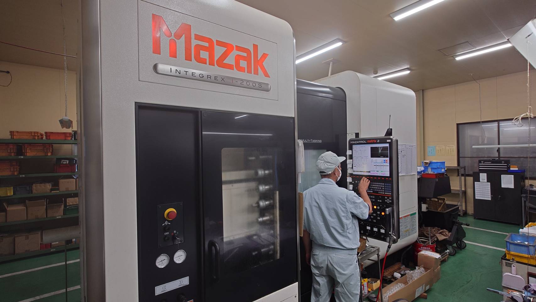 複合機で製造している様子。慣れたら自分のペースで進めることができます。