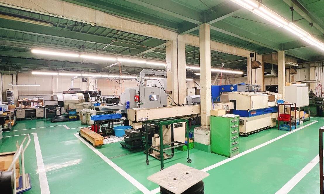 工場内の写真です。全館冷暖房完備.<br />
