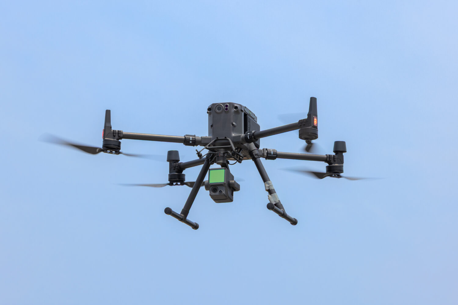 レーザードローンを使って現地を空から計測